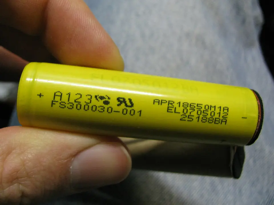 Lithium-ion accucel