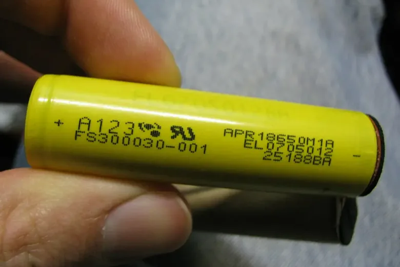 Lithium-ion accucel